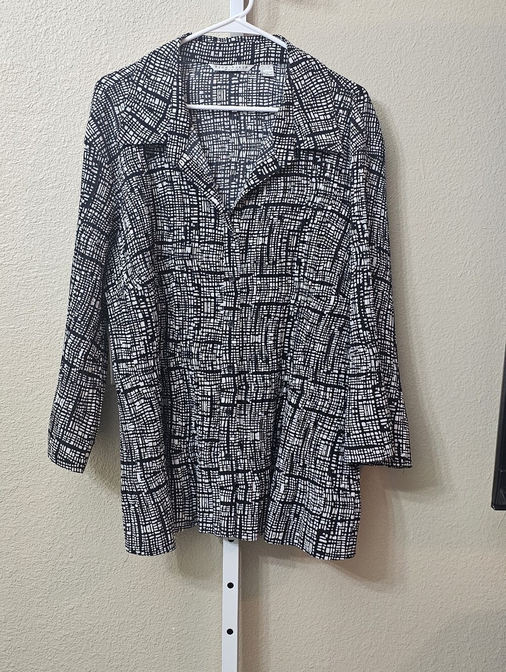 Fred David black and white abstract geometric button-down blouse